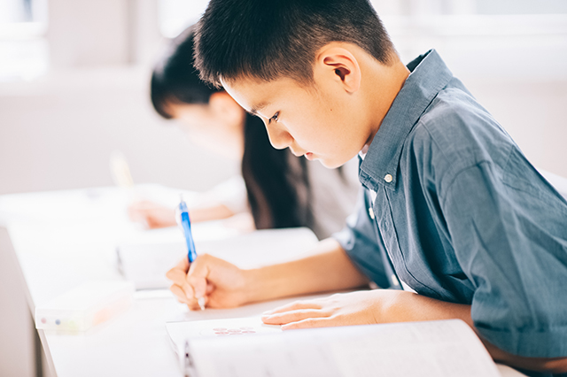 学習塾　生徒　位置情報　IoT　イメージ画像